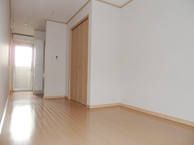 居室・リビング　明るいお部屋です