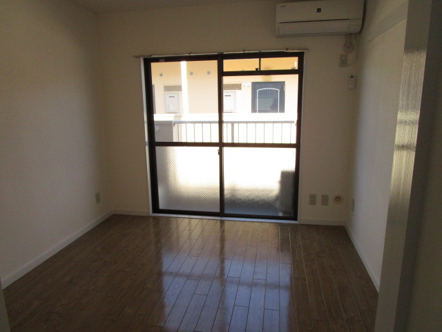 居室・リビング　☆６帖洋室☆