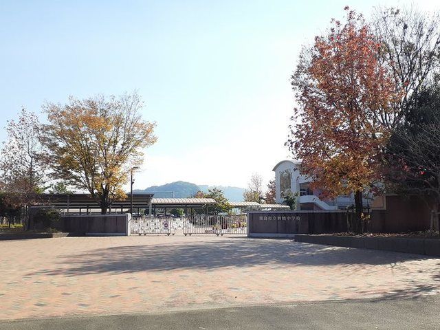 中学校　舞鶴中学校（中学校）まで900m