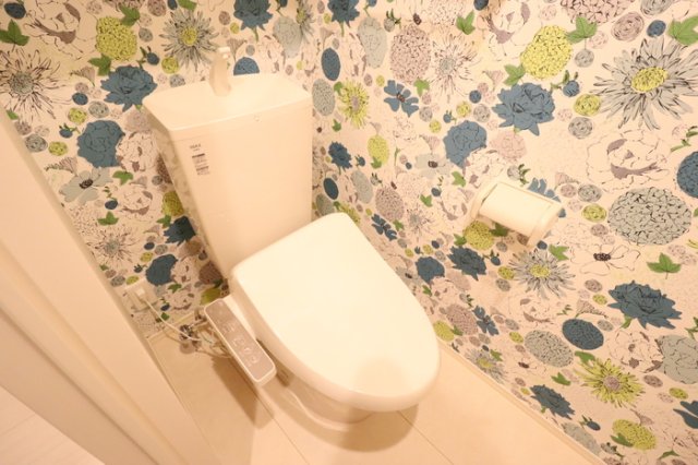 トイレ　温水洗浄暖房便座