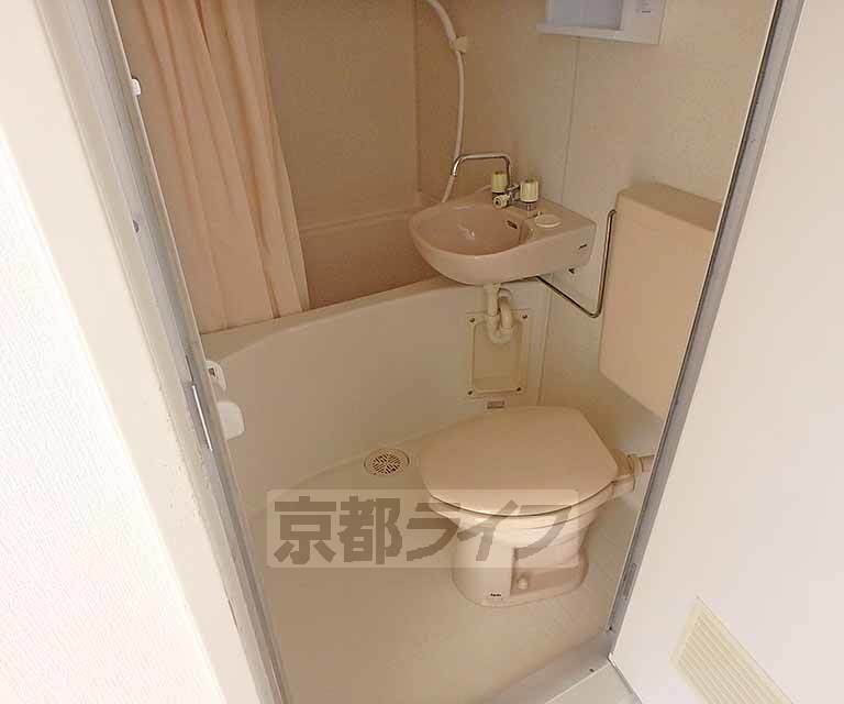 バス・シャワールーム　バスルームです。ユニットバスです。