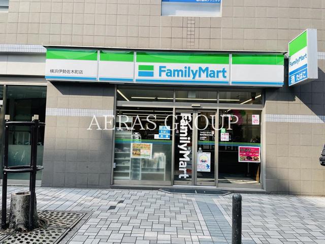 コンビニ　ファミリーマート 横浜伊勢佐木町店（コンビニ）まで102m