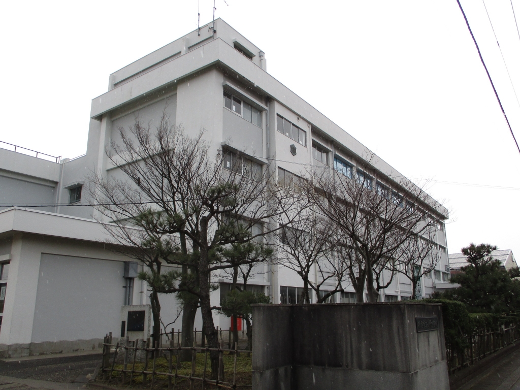 中学校　新潟市立小針中学校（中学校）まで935m