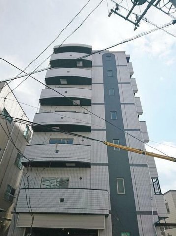 建物外観　鉄筋コンクリート造のがっちりとした建物。