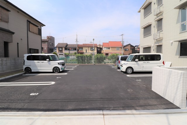 駐車場　敷地内駐車場