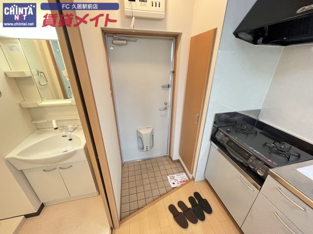 玄関　同物件別室画像