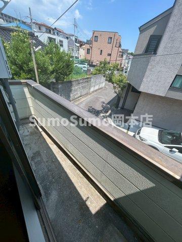 バルコニー　暖かな日差しのふりそそぐバルコニー