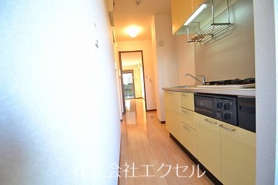 キッチン　グリル付き二口コンロのシステムキッチン完備♪