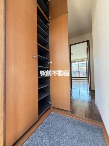 ラテール参番館の玄関写真