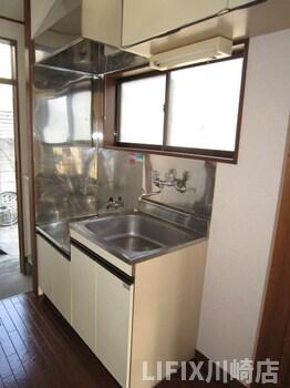 小田急線 和泉多摩川駅 徒歩9分 2階建 築40年のキッチン写真