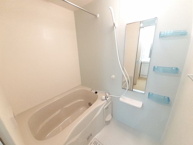 メゾン ソレイユの風呂写真