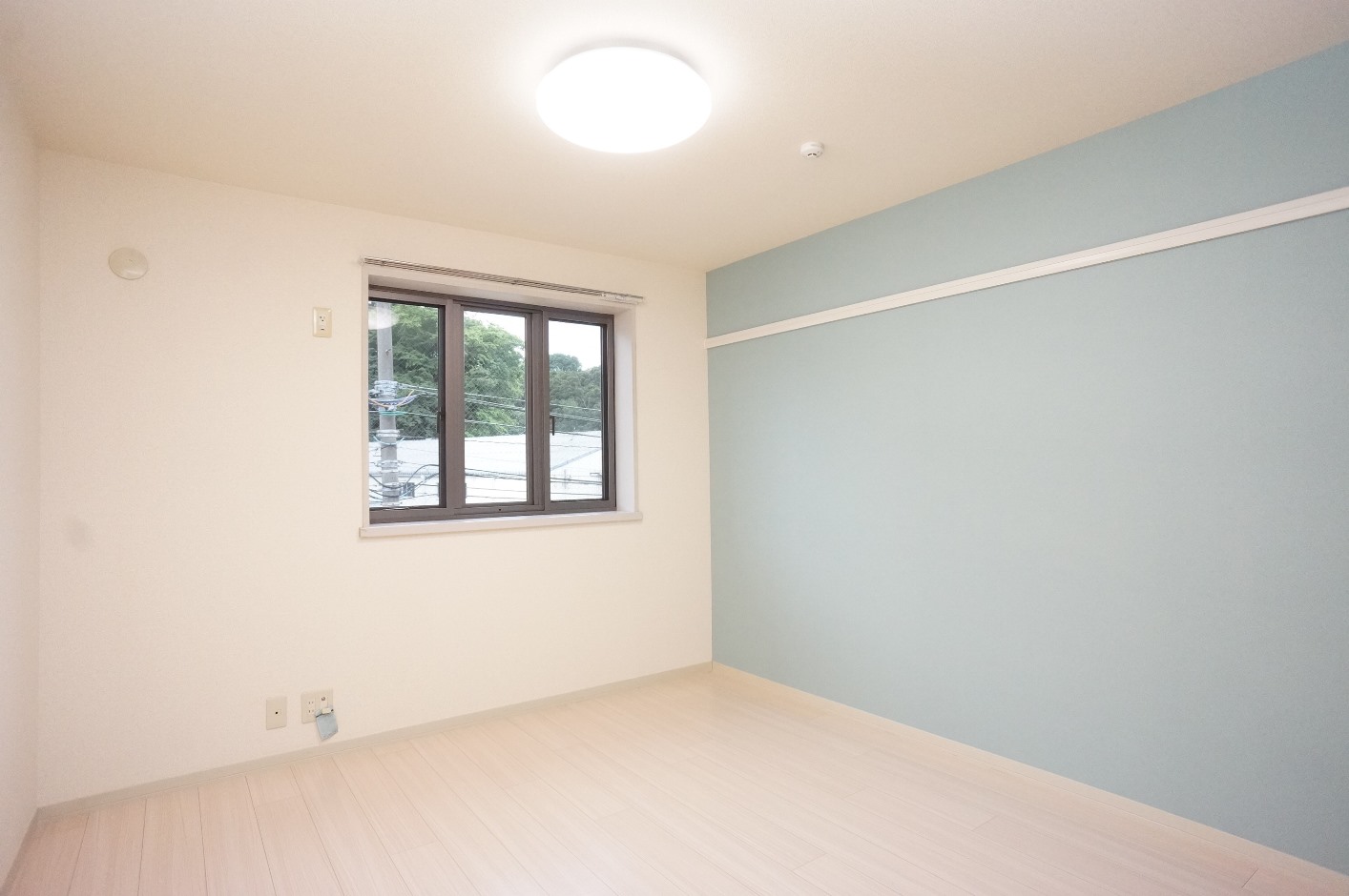 その他部屋・スペース　南向き洋室６.４帖！アクセントクロス仕様！収納あります！