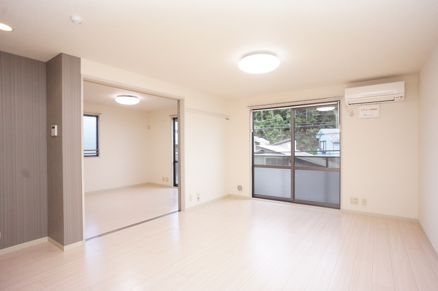 居室・リビング　ホワイト調色クッションフロアで明るいです！エアコン１基付！