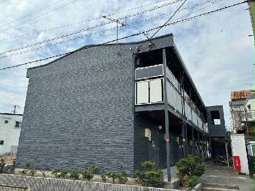 【レオパレスラ　メールの建物外観】