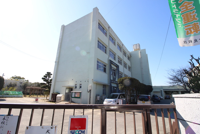 小学校　多々良小学校（小学校）まで706m