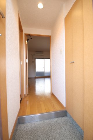 玄関　収納もある玄関です