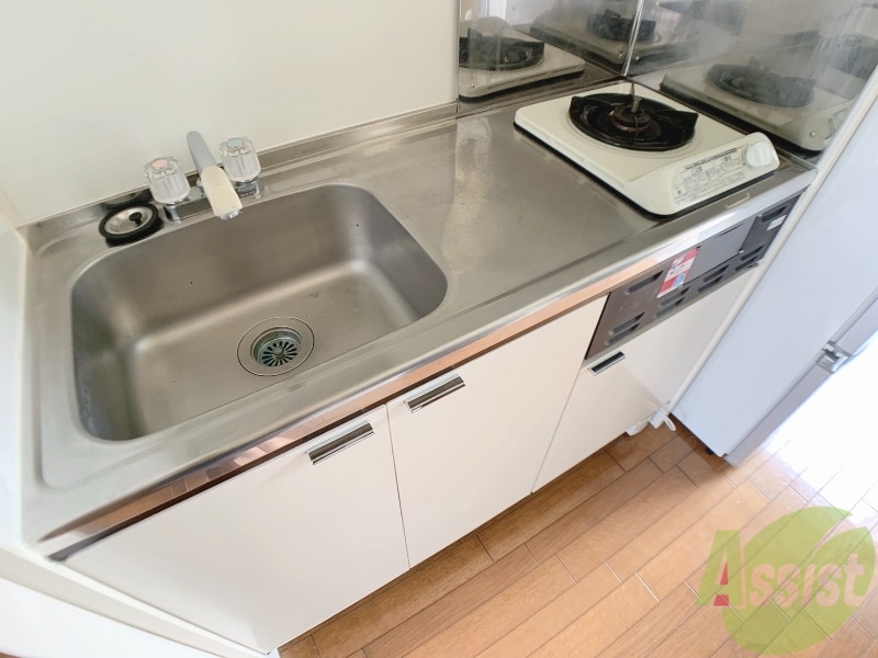 キッチン　一人暮らしには十分な大きさのキッチンですね。