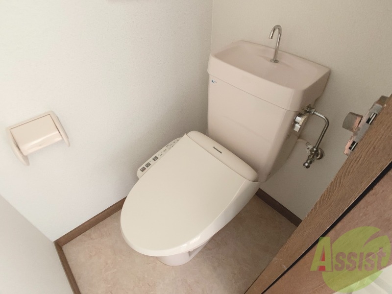 トイレ　温水洗浄便座付きのトイレは、使用しやすそうですね。