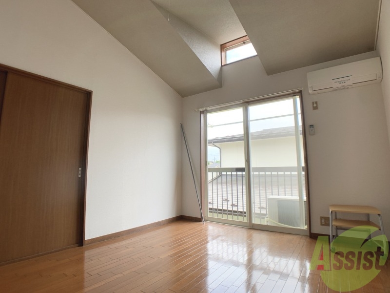 その他部屋・スペース　ベッドを置いても広々使えそうな寝室スペースですね。