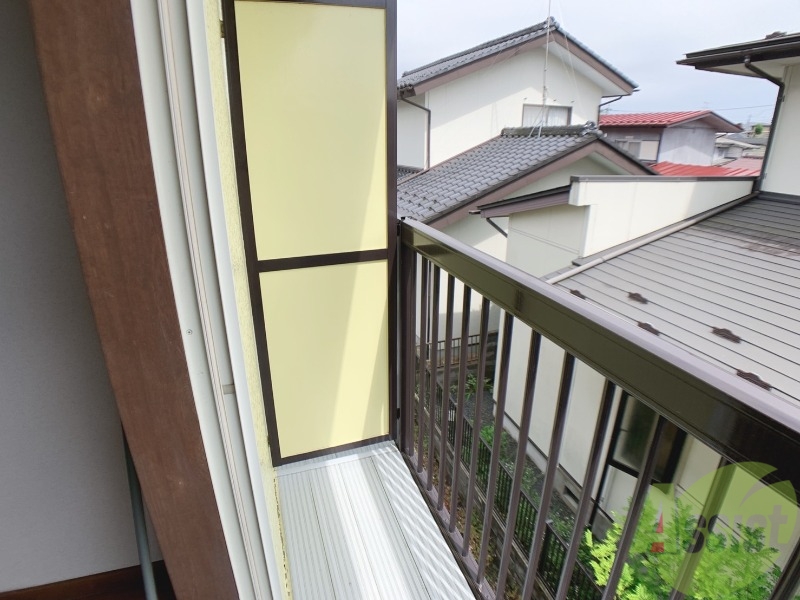 バルコニー　バルコニーが付いているので晴れた日は洗濯物が干せますね