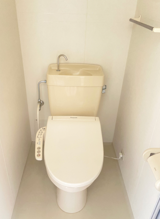 トイレ　温水洗浄暖房便座