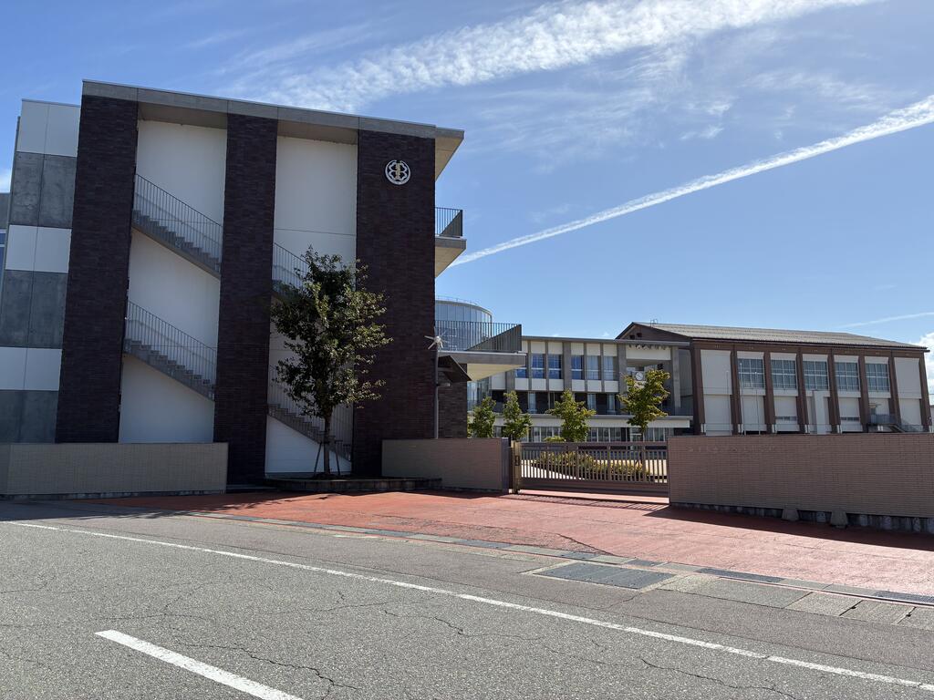 小学校　魚津市立よつば小学校（小学校）まで1181m
