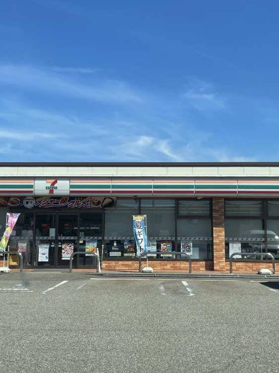 コンビニ　セブンイレブン魚津大光寺店（コンビニ）まで377m
