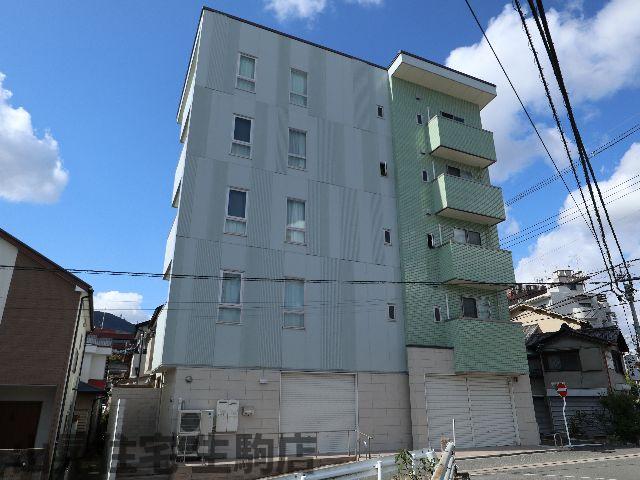 生駒市東新町のマンションの建物外観