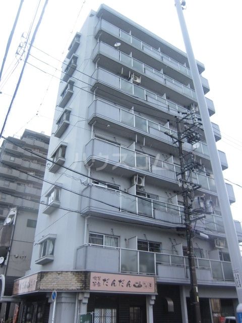 名古屋市中川区小碓通のマンションの建物外観