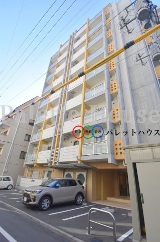 岡山市北区中山下のマンションの建物外観