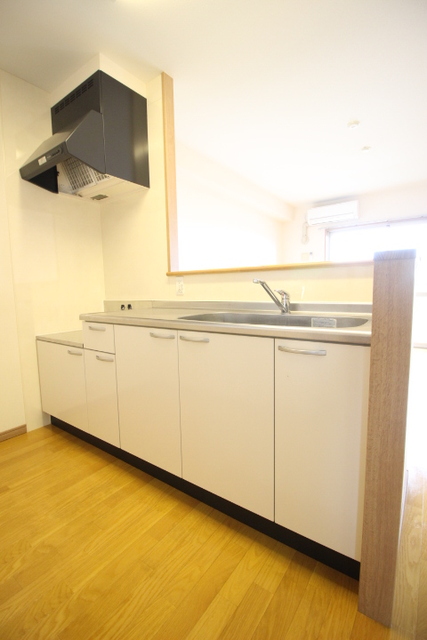 キッチン　対面キッチンで、テレビや会話を楽しみながら料理が出来ます。