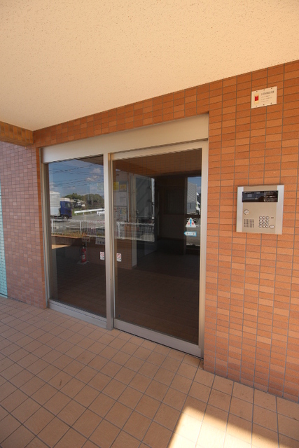 エントランス　オートロック付きのエントランス♪