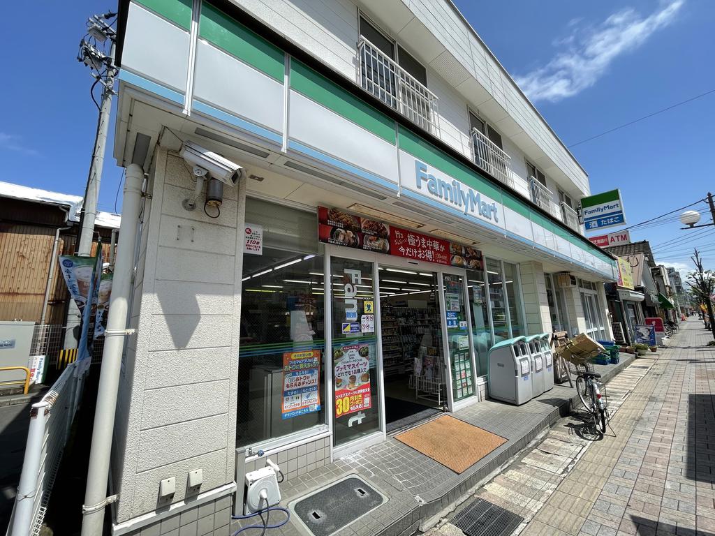 コンビニ　ファミリーマート真砂店（コンビニ）まで300m