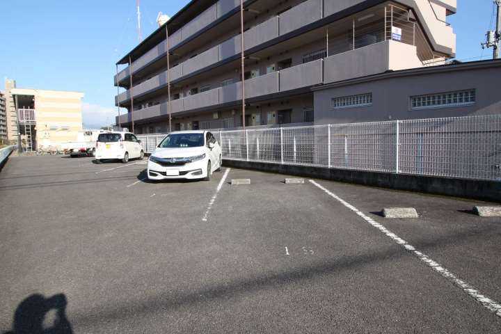 駐車場　エントランス