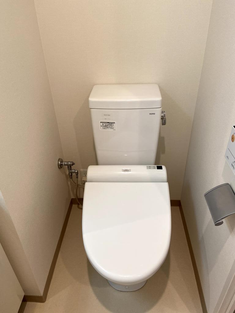 トイレ　ウォシュレット付き便座