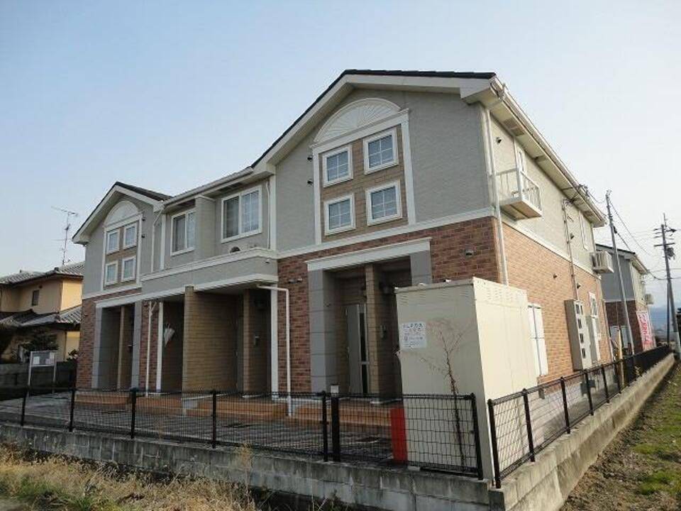 伊予郡松前町大字昌農内のアパートの建物外観