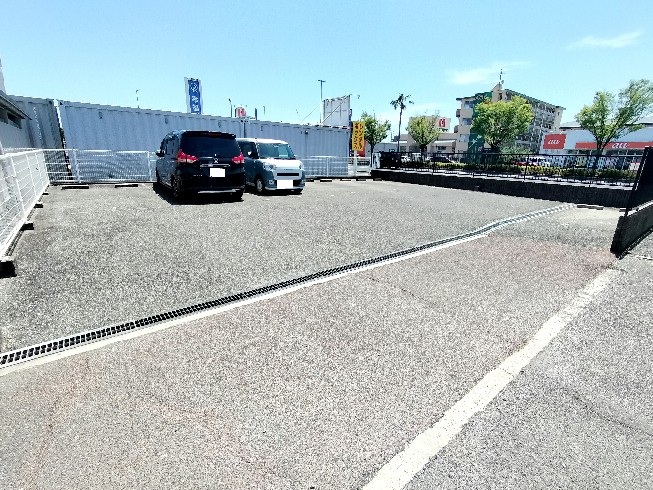 駐車場　ゆったりとした駐車場♪