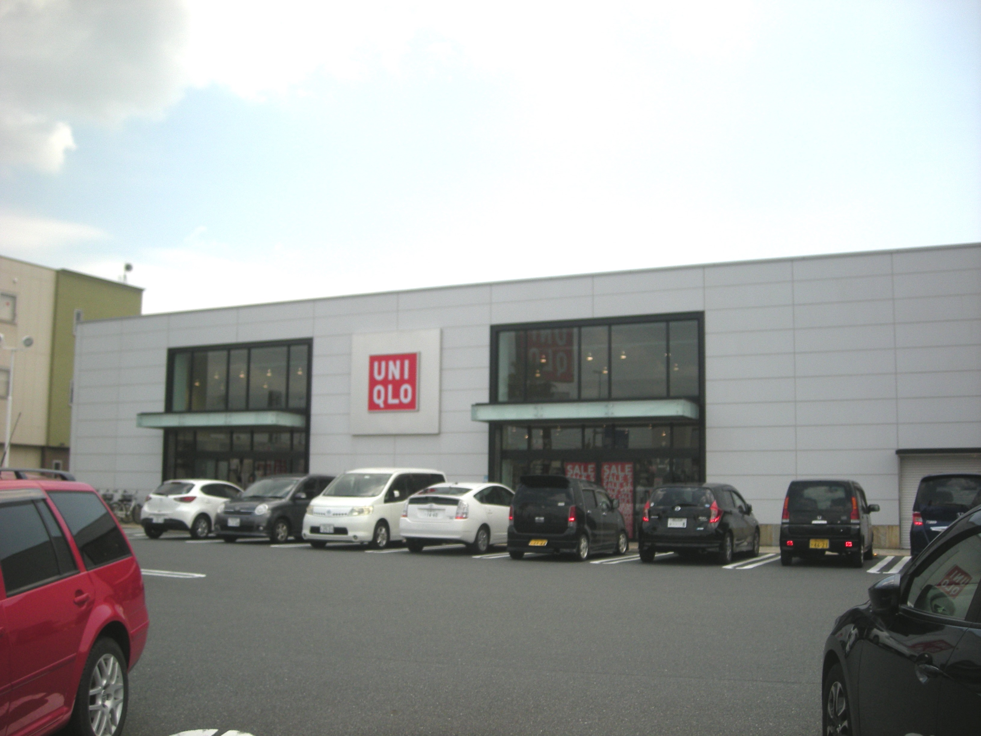 ショッピングセンター　ユニクロ岡山十日市店（ショッピングセンター）まで379m