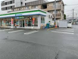コンビニ　ファミリーマート横浜綱島東店（コンビニ）まで515m