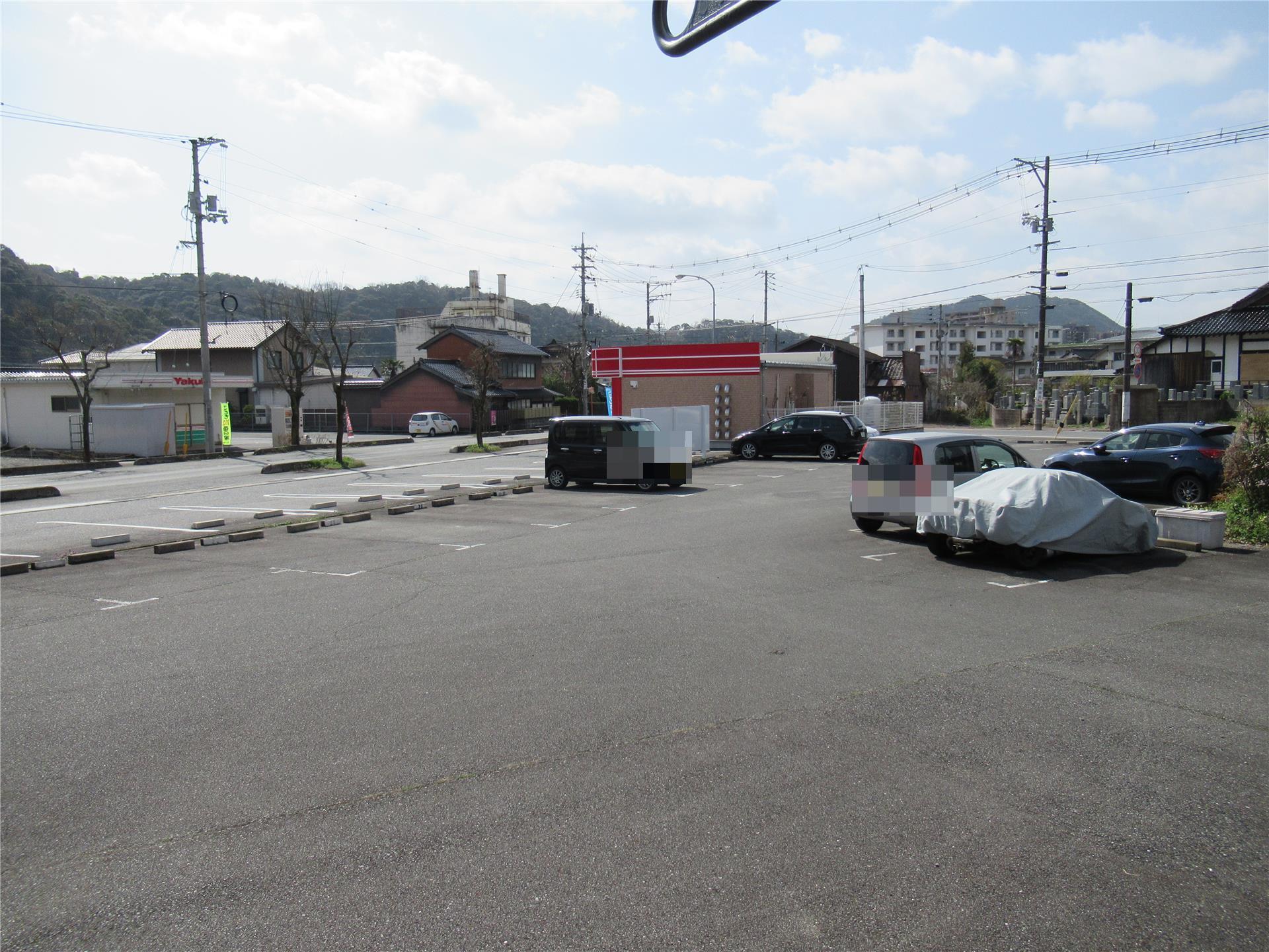 【グレイス東山の駐車場】