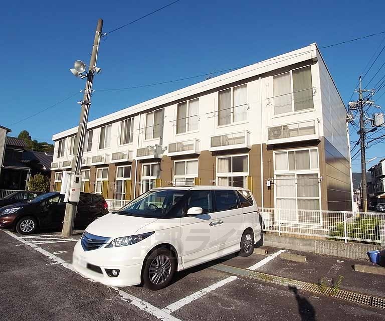 建物外観　２階建てのハイツです。