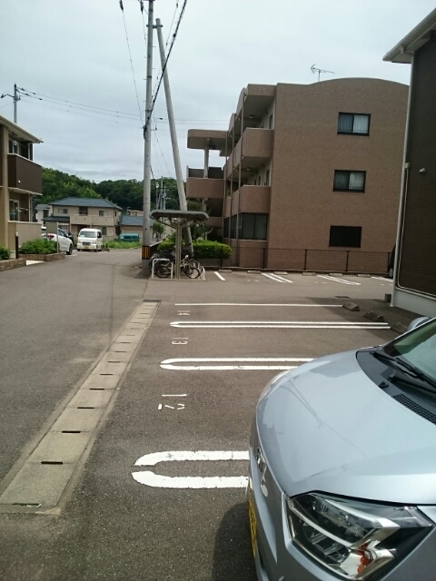 【カーサセレナIの駐車場】