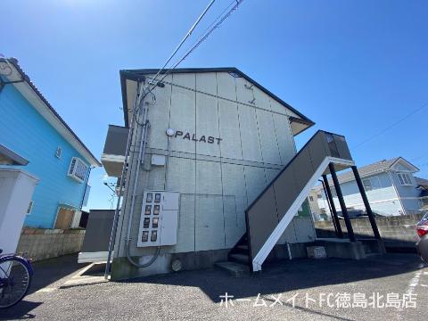 板野郡藍住町矢上のアパートの建物外観