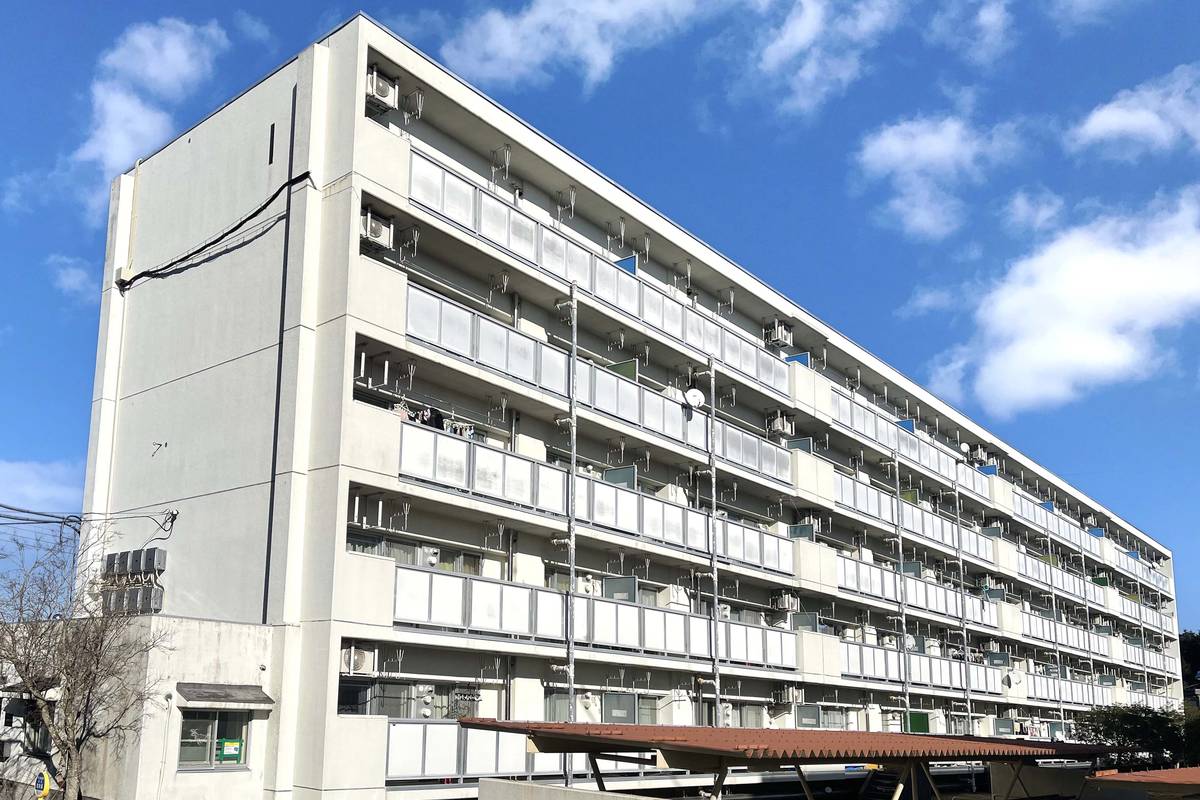 御殿場市中畑のマンションの建物外観