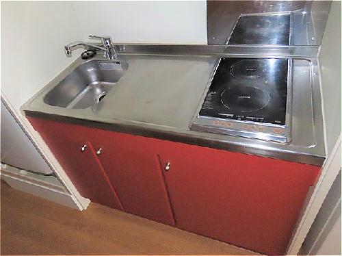 キッチン　2口の電気コンロまたはIHコンロとなります