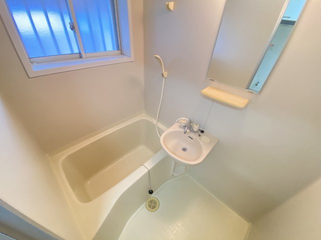 バス・シャワールーム　※別部屋参考写真