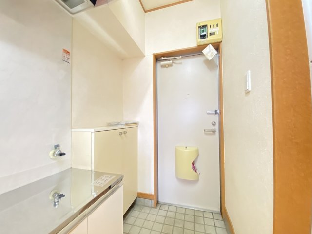 玄関　※別部屋参考写真