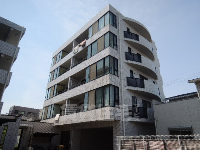 名古屋市中川区二女子町のマンションの建物外観