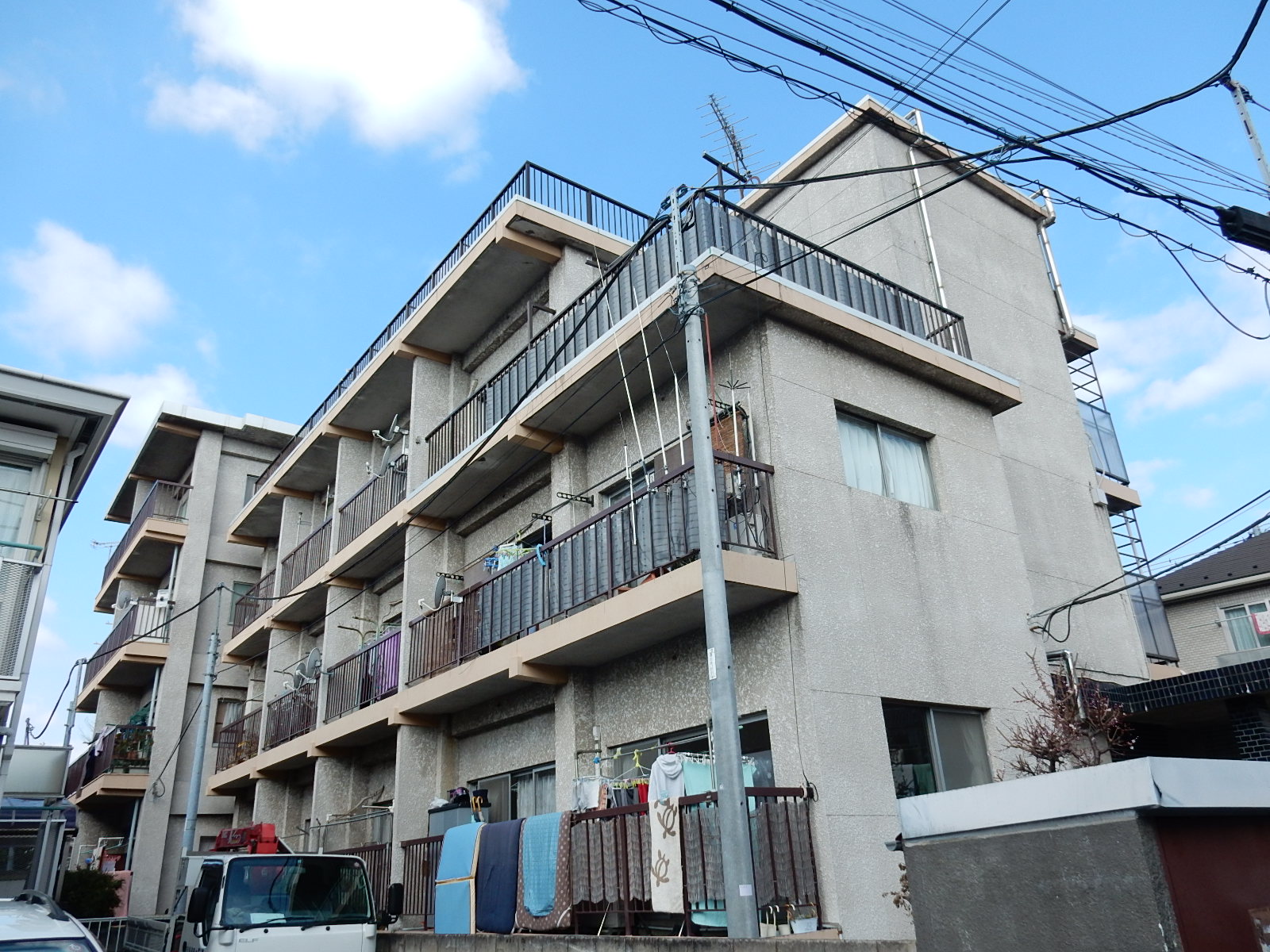 中野区江古田のマンションの建物外観