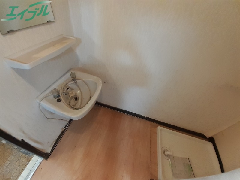 洗面設備　同型参考写真